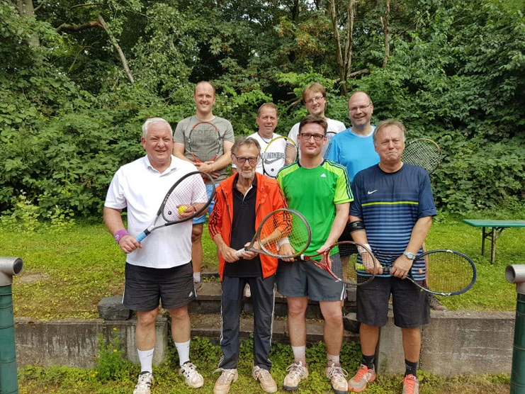 Unsere Hobbyliga Truppe: hinten v.l.n.r Christoph Floegel, Markus Lindemann, Maximilian Damitz, Knut Schiefelbein, vorne v.l.n.r. Fred Frankiewicz, Peter Damitz, Alexander Gries, Michael Breukelmann